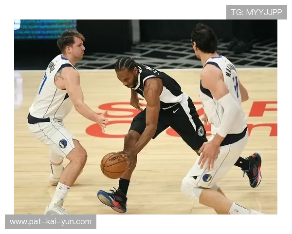 东契奇阅读协防,独行侠空间被打开 东契奇阅读协防,独行侠空间被打开